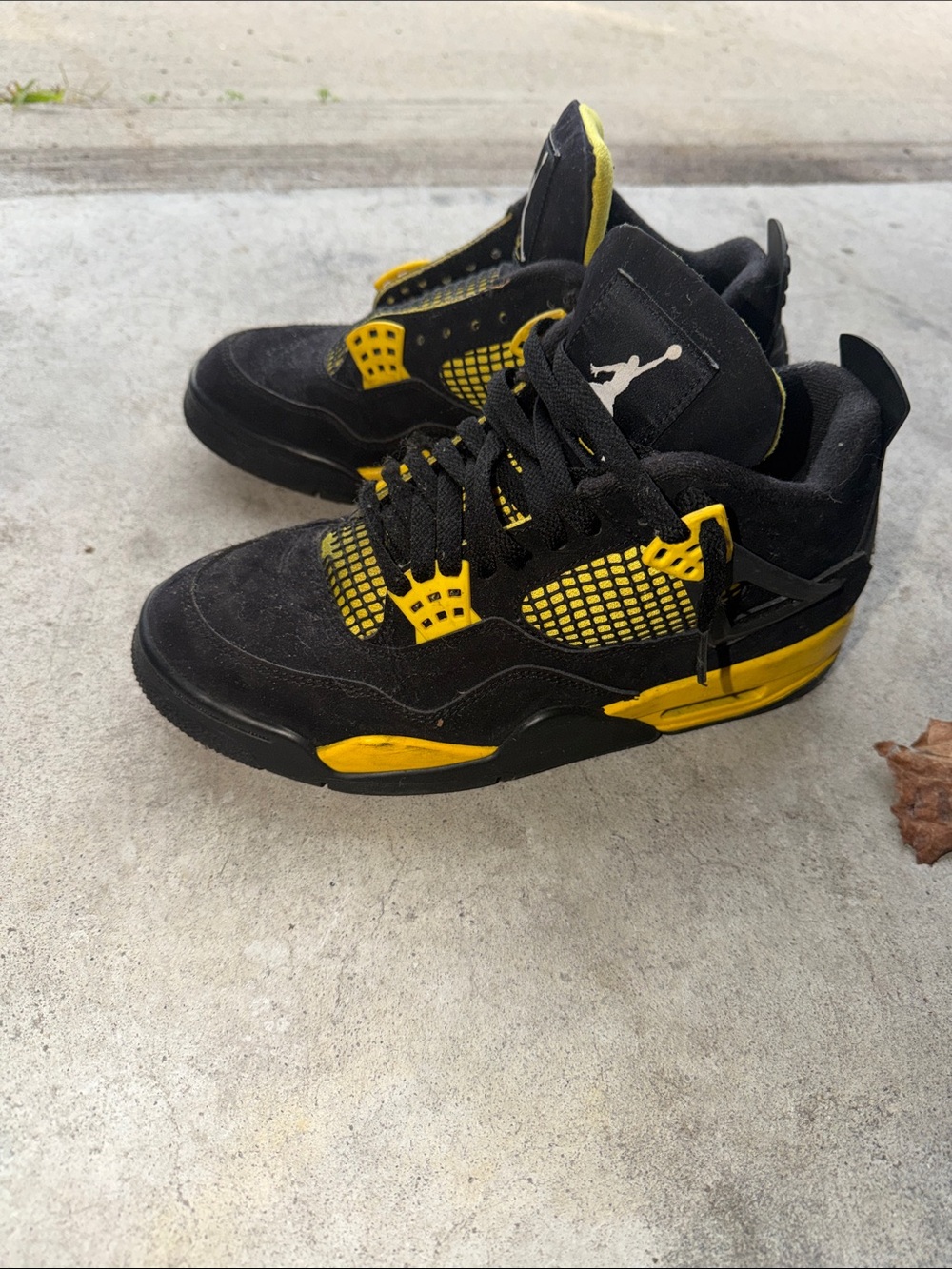 Jordan Men's Black and Yellow Retro Sneakers